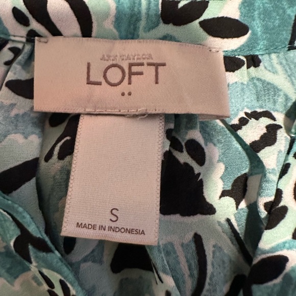 Ann Taylor LOFT Teal Sleeveless Floral Scoop Neck V Cut Tank Top - Picture 2 of 8